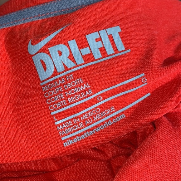 Nike large coral red athletic top - Picture 4 of 5